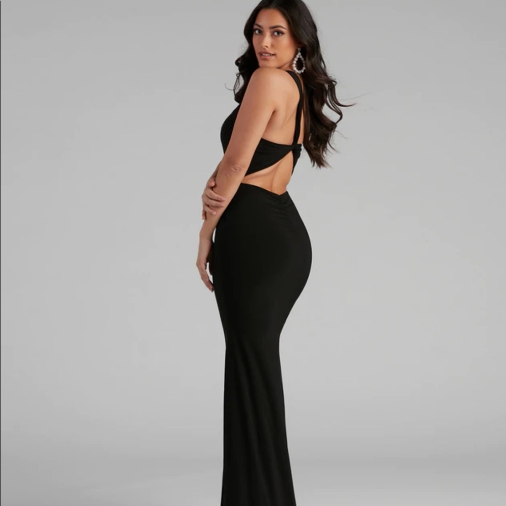 NWT Black one shoulder open back formal dress by Windsor in large